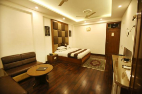 Отель Hotel Parkway Deluxe  Нью-Дели